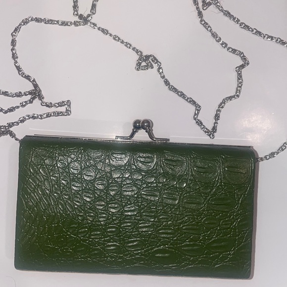 Vintage small green faux reptile clutch or shoulder bag by Bijoux Turner - Picture 1 of 2